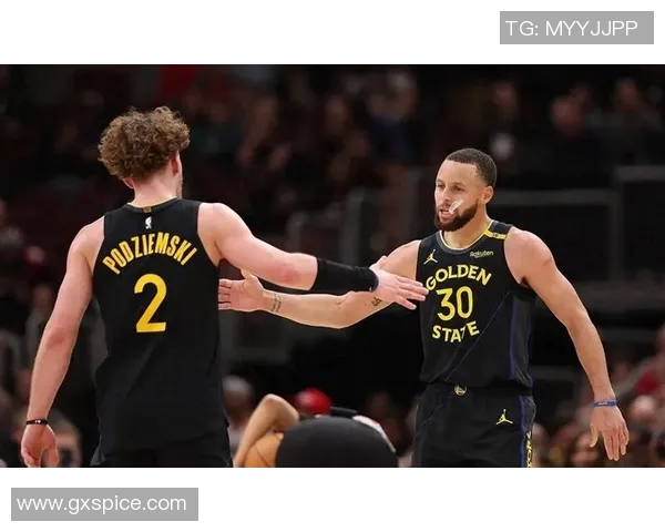 NBA马刺与勇士激战正酣比分紧咬精彩瞬间回顾与分析
